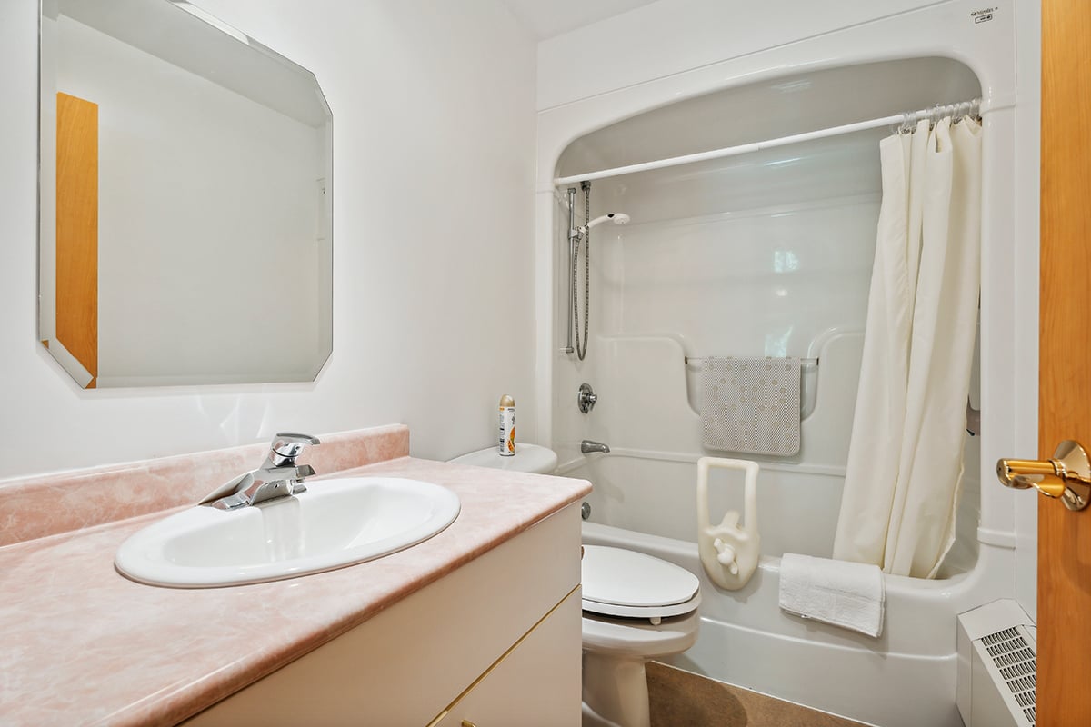 Invermara bathroom