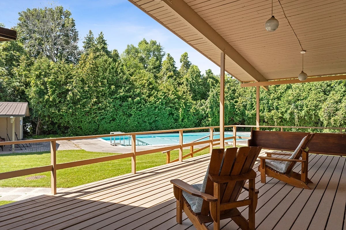Invermara deck and pool